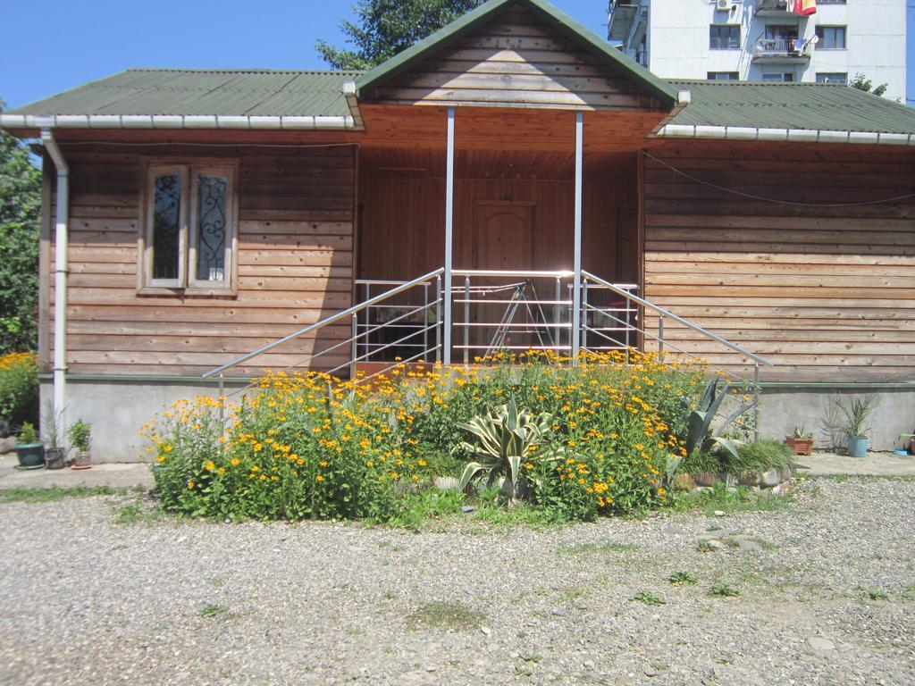 Wooden Cottage Makhinjauri Exterior photo