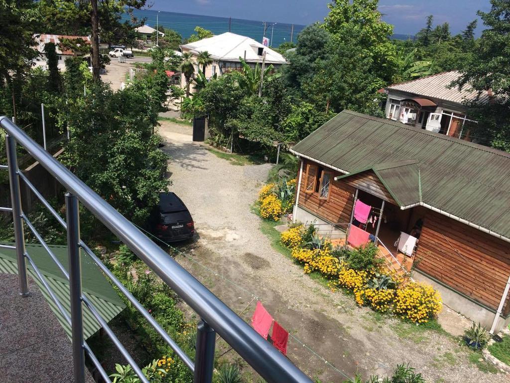 Wooden Cottage Makhinjauri Exterior photo