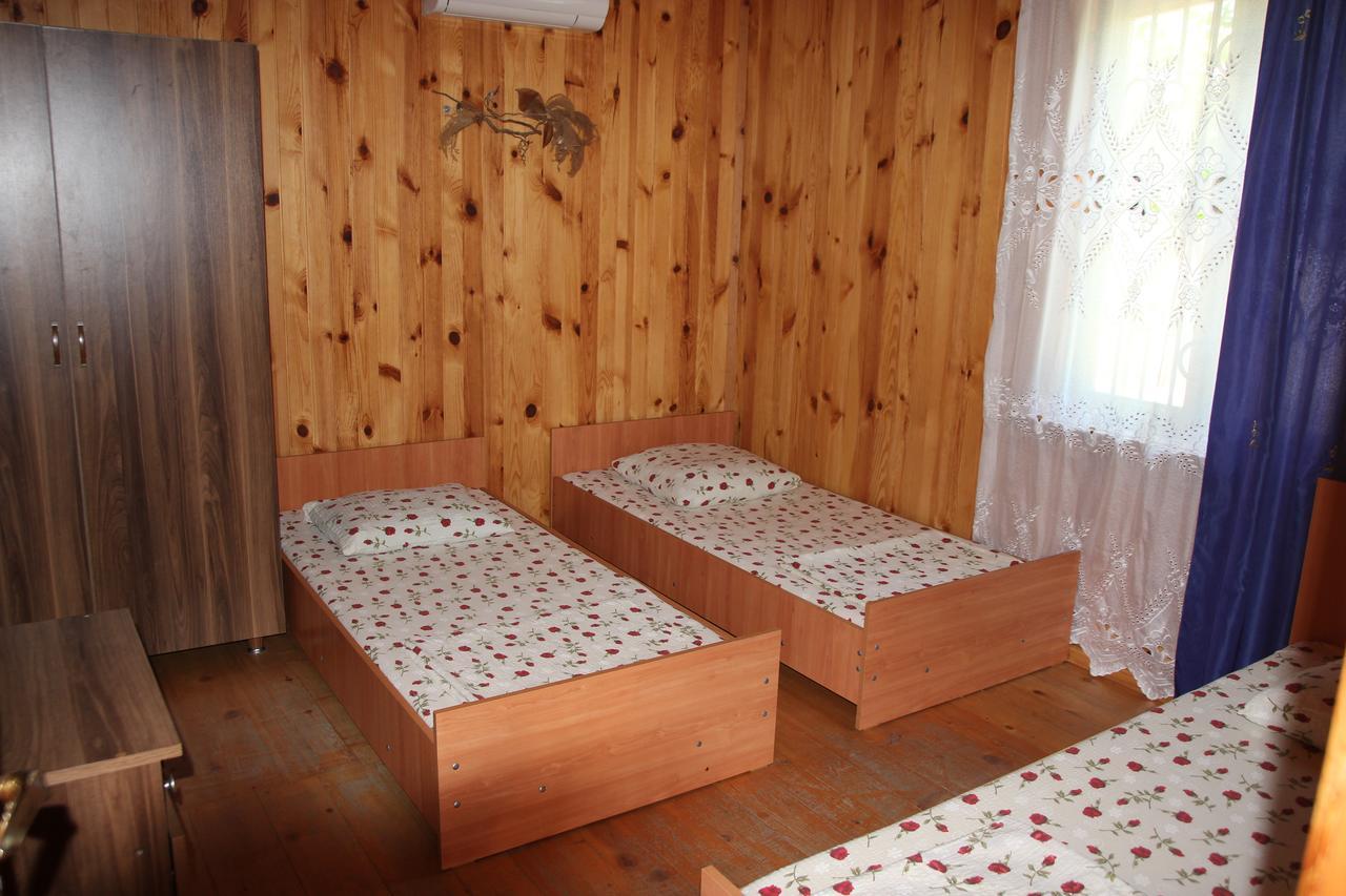 Wooden Cottage Makhinjauri Exterior photo
