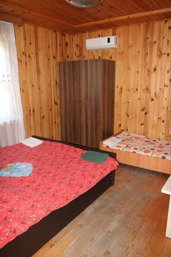 Wooden Cottage Makhinjauri Exterior photo