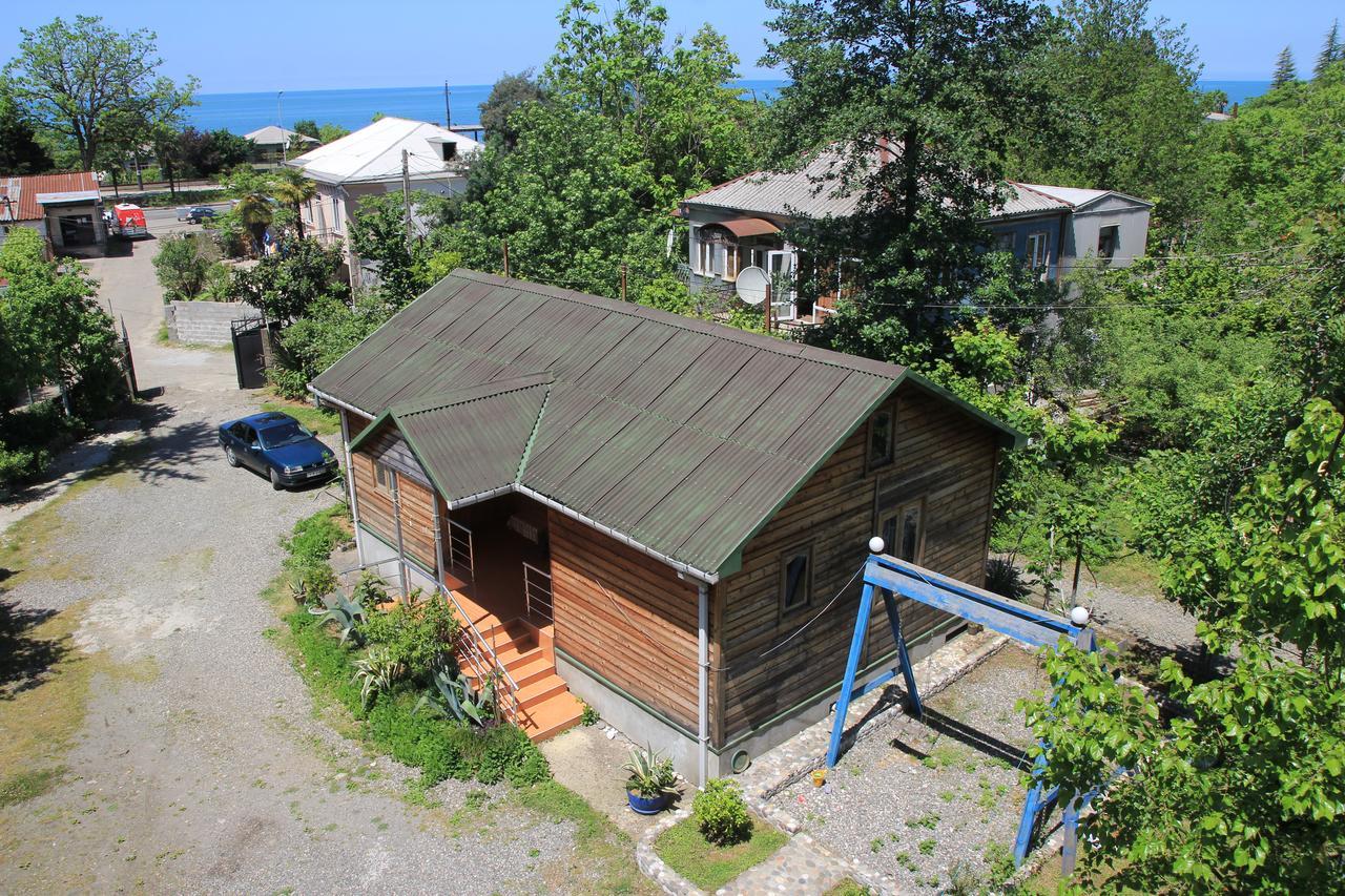 Wooden Cottage Makhinjauri Exterior photo